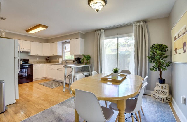 3 Mi to Riverwalk: Pet-Friendly Home w/ Yard!