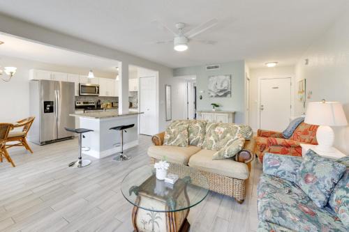 3 Mi to Siesta Key Beach Condo with Heated Pool!