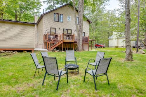 3 Mi to Tobyhanna State Park Hot Tub Haven!