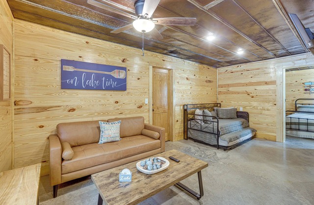 3 Mi to Water: Logan Martin Lake Cabin Getaway