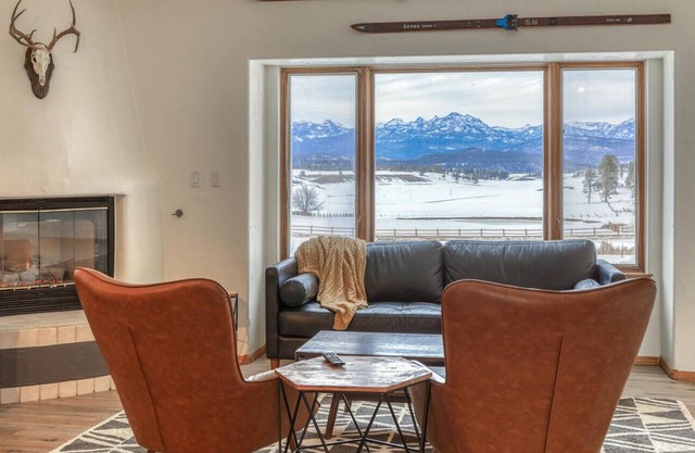 3 Miles from Downtown Hot Springs with the BEST VIEWS in town
