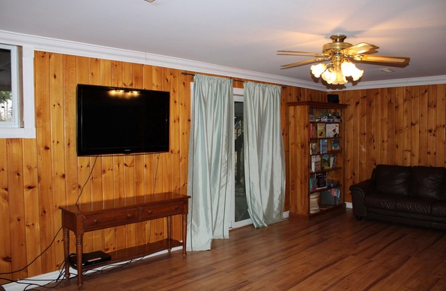 3 minute walk to 11 kms of Sauble Beach and World-Class sunsets!