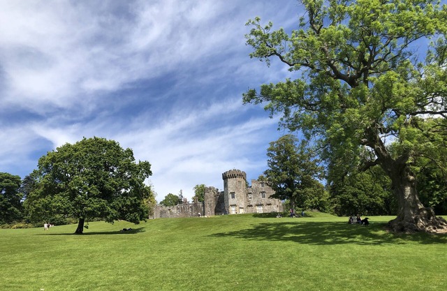 3 Minutes from Loch Lomond, dog friendly.