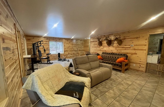 3 minutes from the Muskegon River! Quiet and spacious home with a large deck.