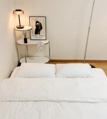 3'Near Hongdae Station, 30sec on foot