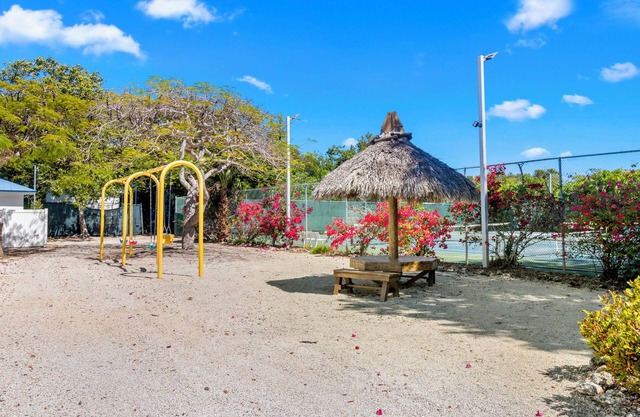 3 Oceanview Suites! Pool, Marina, Beach & Water Activities!