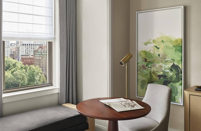 3 Park View 2 Queen Beds at The Newbury Boston!