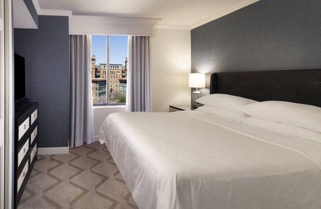 3 Pet-Friendly Units, Pets Allowed, Near Kennedy Center for Performing Arts
