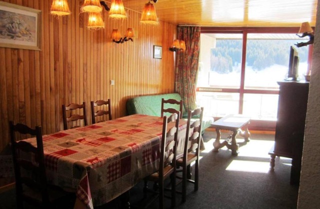 3 pièces 64m² au pied des pistes - 6 à 8 pers. - Balcon - Parking - FR-1-689-27