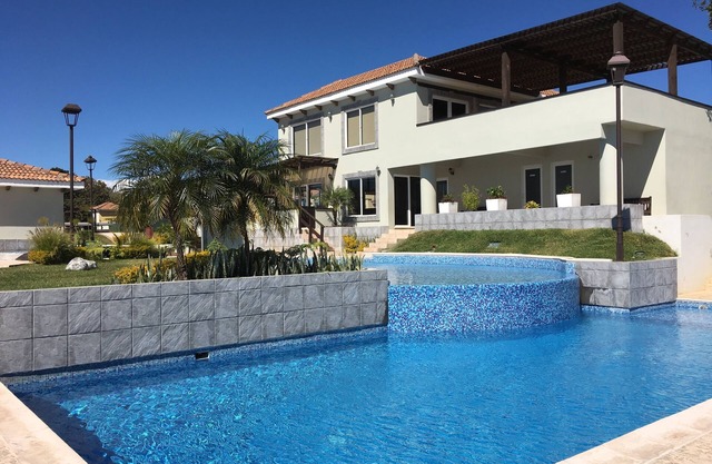 Ciudad de Guatemala, nueva, 3 piscinas y seguridad las 24 horas