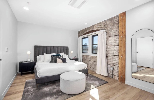 3 Private King Suites - Downtown GR - The BlueJay