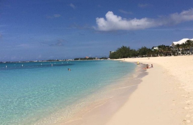 3 Suites BP Steps to Beach