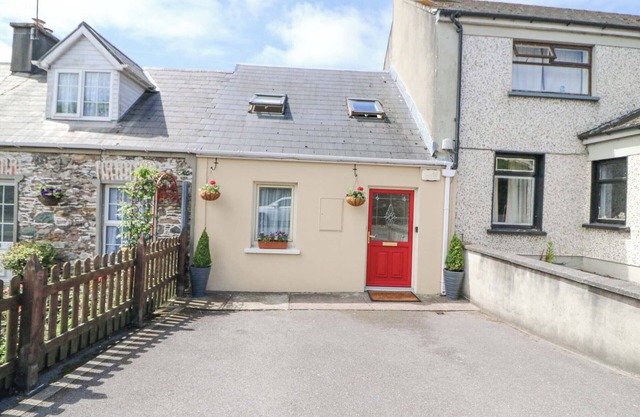 3 RAILWAY TERRACE, family friendly in Killorglin, County Kerry