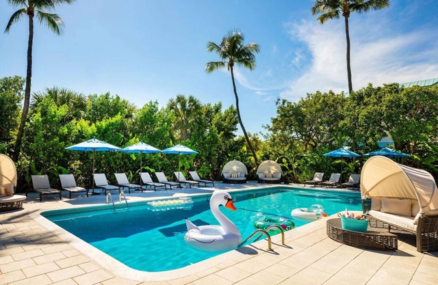 Beachside Solace: Room for Your Perfect Vacation |