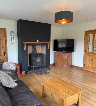 #3 - Spacious Ensuite Double Room with Sofa in Leitrim