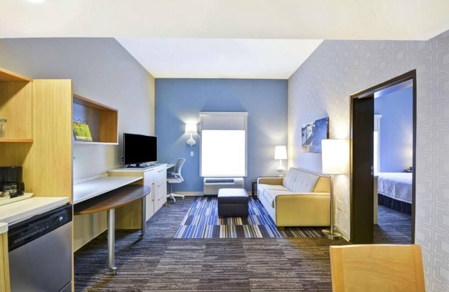 3 Spacious Suites Perfect for Families w/ In-Room Kitchenette - Near Beach!