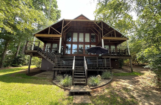 Lakehouse rústico moderno en el lago Palestina