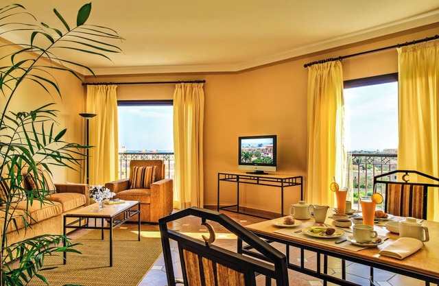 3 Sun-Kissed Suites with Pool, Snack Bar & Close to Hurghada Attractions