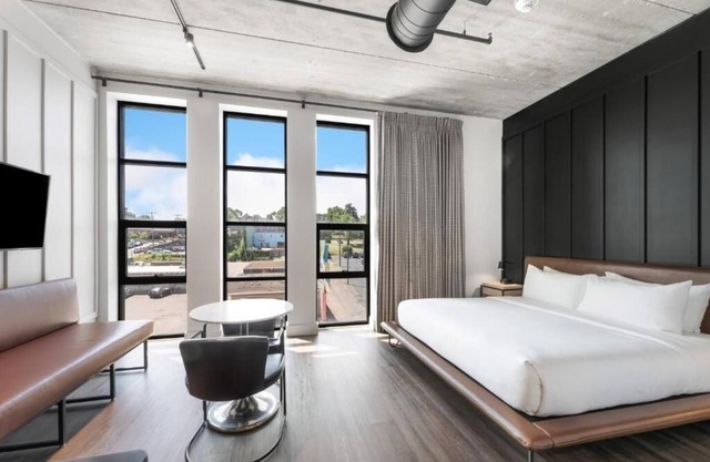 3 Vibrant Urban Rooms Near Downtown Excitement – Music City Awaits!