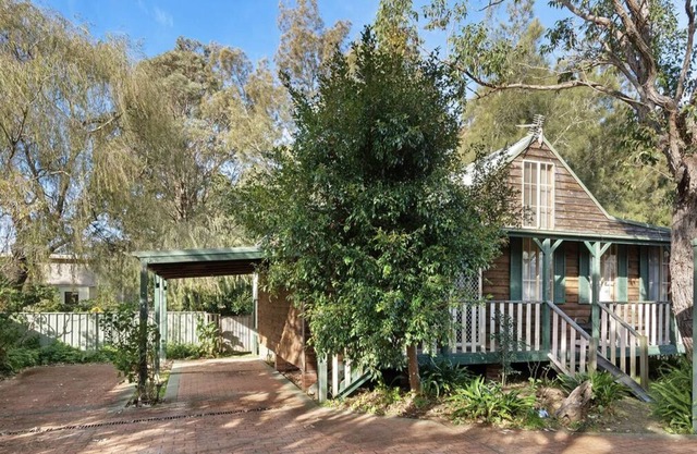 3 x 3 Bed Cabin Compound Huskisson, Jervis Bay