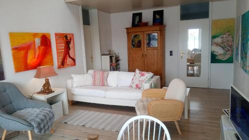 3-Zi Atelierdachwohnung mit Bergblick Seenähe und 2 Loggia