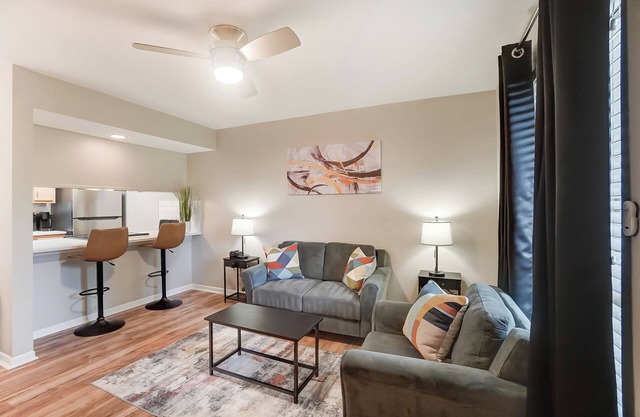 30+ DAY STAY - SOUTH CHARLOTTE CONDO #2