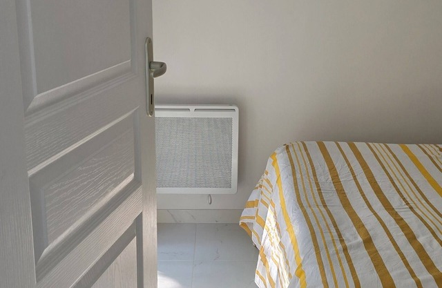 30 minutes from Disneyland Paris, garden-level accommodation (gated property).