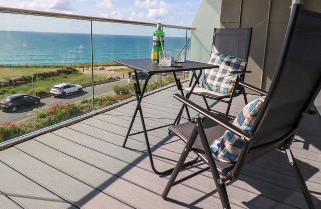 30 ONE LUSTY GLAZE, character holiday cottage in Newquay