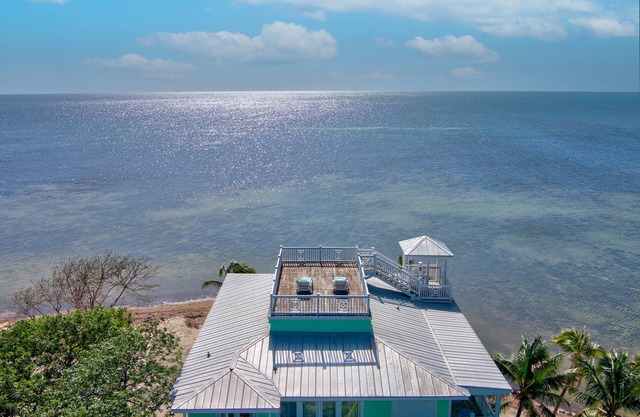 300’ Private Beach, Pool & Rooftop w Panoramic Ocean Views