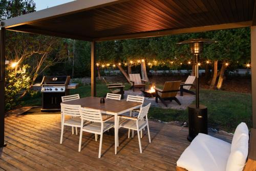300ft Modern Luxury Lakefront Hot Tub Steam Bath