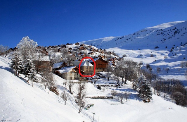 300m from the ski lifts, renovated 1743 house. Balcony and terrace...