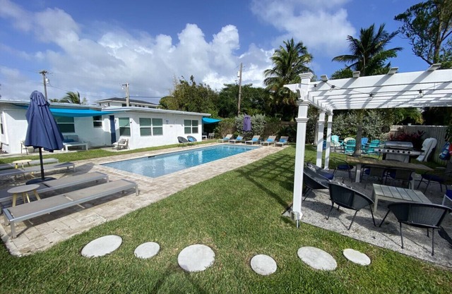 303 · New * 2b/1b Condo + Pool *3 blocks to Atlantic#303