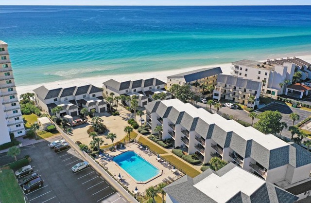 30A Emerald Hill Beach Resort by Panhandle Getaways