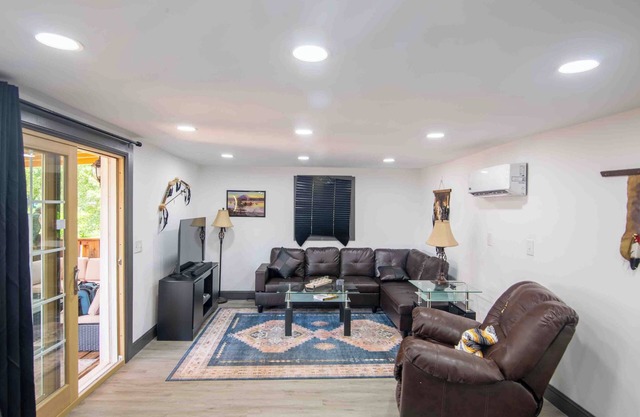 30d+ Two bedroom apartment, each with private bathroom, down town Chattanooga.