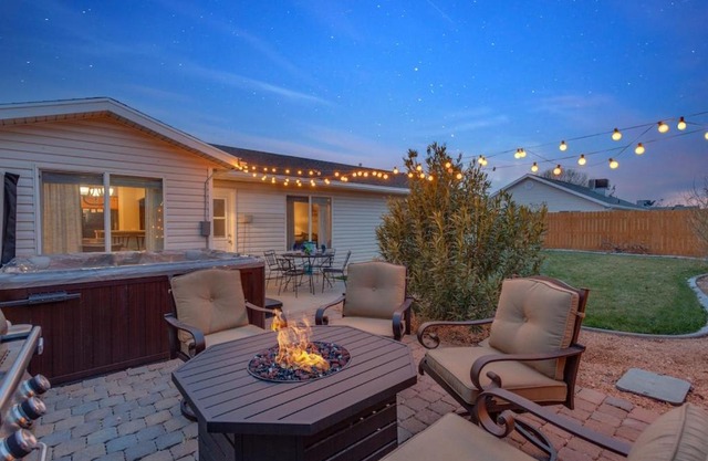 310 La Verkin Private Hot Tub, Spacious yard, near Zion National Park and St George