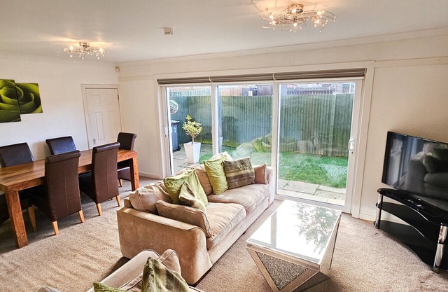 32/2 Dochart Drive