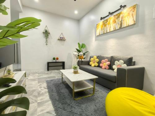 32 Homestay
