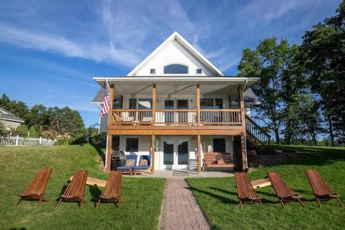 336) Beautiful home with View