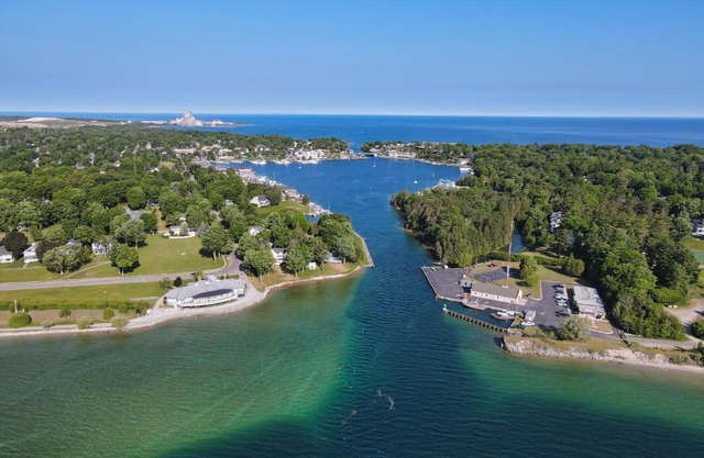 344 Edgewater Inn