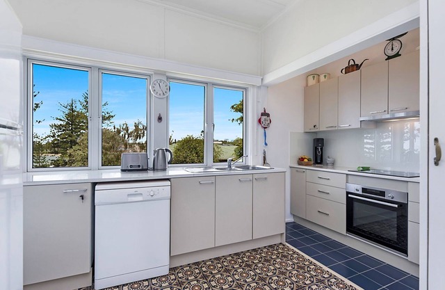 35 Wilson Avenue Dicky Beach QLD