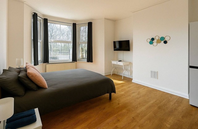 356 Manor House Central London Room 1