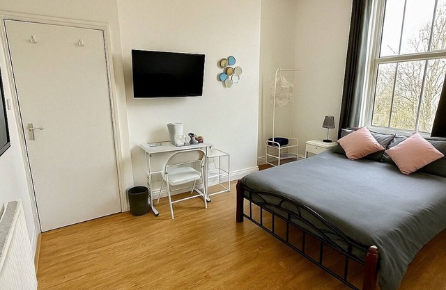 356 Manor House Central London Room 2