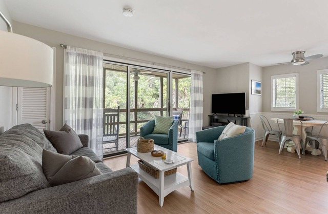 3568 Seascape: 1BR, Screened Porch, Near Beach, Credit for Bikes/Beach Gear