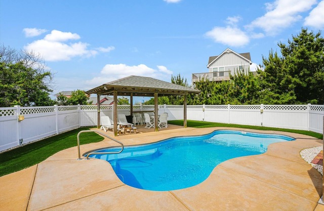 Vistas de 360 grados del océano y el sonido. Piscina privada climatizada de agua salada con cabaña, jacuzzi, sala de juegos.
