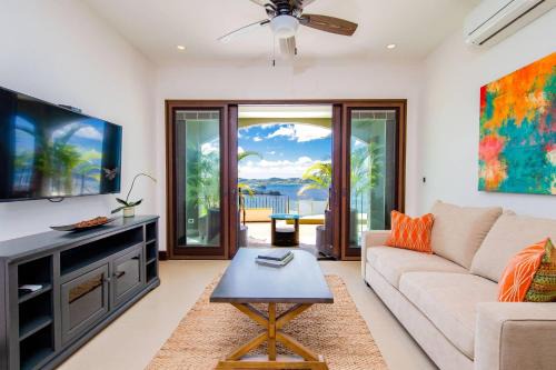 360 Splendor 305 Ocean View Condo- With Breakfast