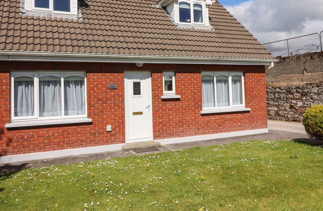 38 CASTLEWOOD PARK, pet friendly in Tralee, County Kerry