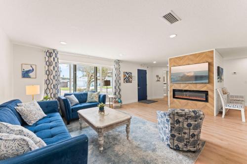 384 Harbor Drive