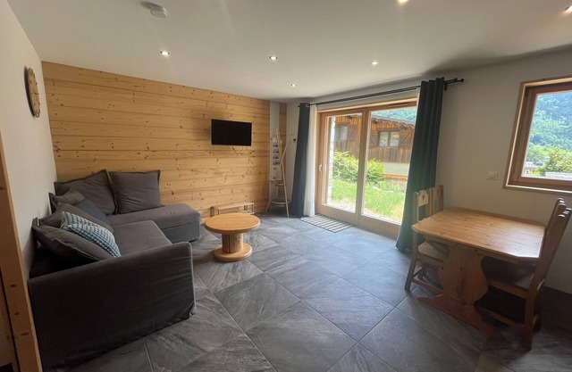 38m2 garden apartment Located in a new chalet Not overlooked