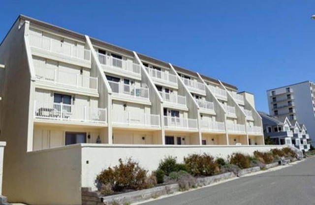 3901 Pleasure Avenue Unit 207