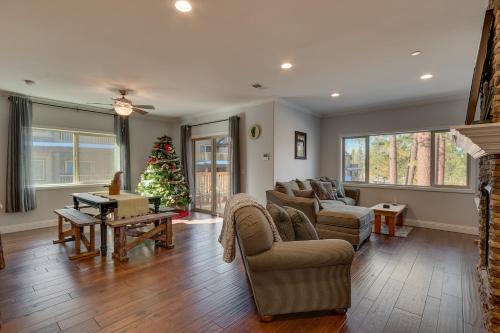 3987 - Upscale Townhouse Walk to Heavenly, Casino and Beach